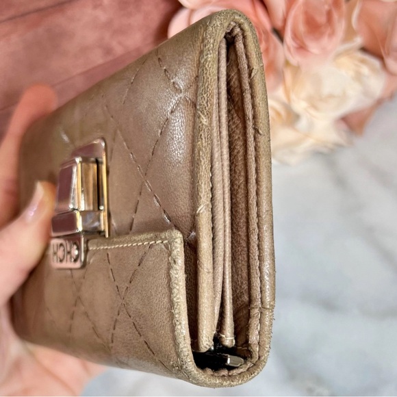 Carolina Herrera Quilted Logo Leather Wallet - Picture 4 of 10